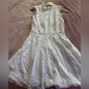 City view, white lace material, size 7.